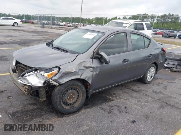 2017 Nissan Versa SV z VIN 3N1CN7AP3HL855554, wystawiony jako IAAI lot #42006848 z przebiegiem 155 485 mil mil oraz . Historia ofert i sprzedaży dostępna na DreamBid. Obrazek 2.
