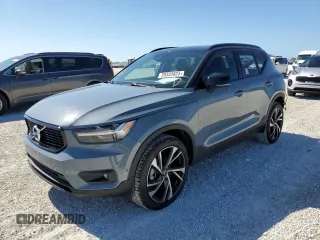 2022 Volvo XC40 R-Design z VIN YV4AC2HM4N2789180, wystawiony jako Copart lot #39333823 z przebiegiem 527 mil mil oraz . Historia ofert i sprzedaży dostępna na DreamBid. Obrazek 1.