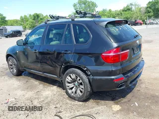 2013 BMW X5 xDrive50i z VIN 5UXZV8C54D0C15421, wystawiony jako IAAI lot #42298535 z przebiegiem 118 890 mil mil oraz . Historia ofert i sprzedaży dostępna na DreamBid. Obrazek 3.