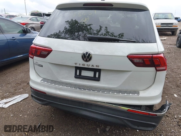 2022 Volkswagen Tiguan SE z VIN 3VV3B7AX4NM125651, wystawiony jako IAAI lot #42114490 z przebiegiem 67 628 mil mil oraz . Historia ofert i sprzedaży dostępna na DreamBid. Obrazek 16.