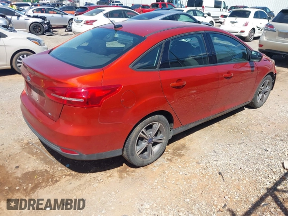 2018 Ford Focus SE z VIN 1FADP3F26JL321831, wystawiony jako IAAI lot #42085951 z przebiegiem 87 729 mil mil oraz . Historia ofert i sprzedaży dostępna na DreamBid. Obrazek 4.