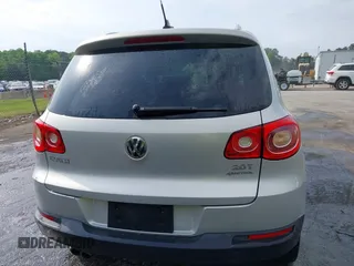 2011 Volkswagen Tiguan SEL z VIN WVGBV7AX9BW529778, wystawiony jako IAAI lot #42116103 z przebiegiem 115 653 mil mil oraz . Historia ofert i sprzedaży dostępna na DreamBid. Obrazek 16.