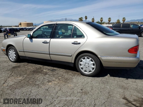 1997 Mercedes-Benz E-Class with VIN WDBJF55F4VJ032270, listed as a Copart auction lot 48010725 with 191,091 mi miles and Salvage Title. Bid and sale history available at carsss.com. Image 2.