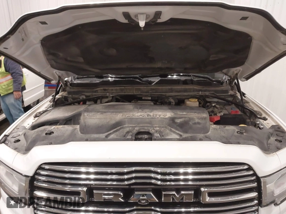 2019 Ram 2500 Laramie z VIN 3C6UR5FL7KG657180, wystawiony jako IAAI lot #41714476 z przebiegiem 97 334 mil mil oraz . Historia ofert i sprzedaży dostępna na DreamBid. Obrazek 10.