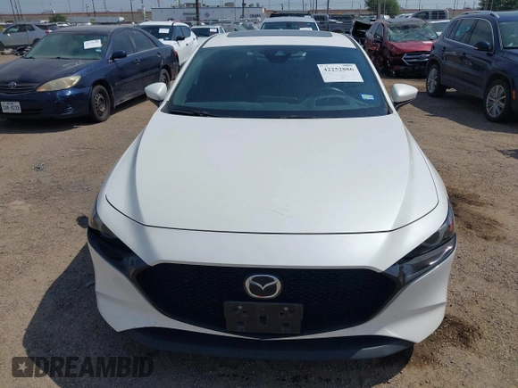2021 Mazda 3 Premium z VIN JM1BPAML5M1402899, wystawiony jako IAAI lot #42252886 z przebiegiem Nie podano mil oraz . Historia ofert i sprzedaży dostępna na DreamBid. Obrazek 6.