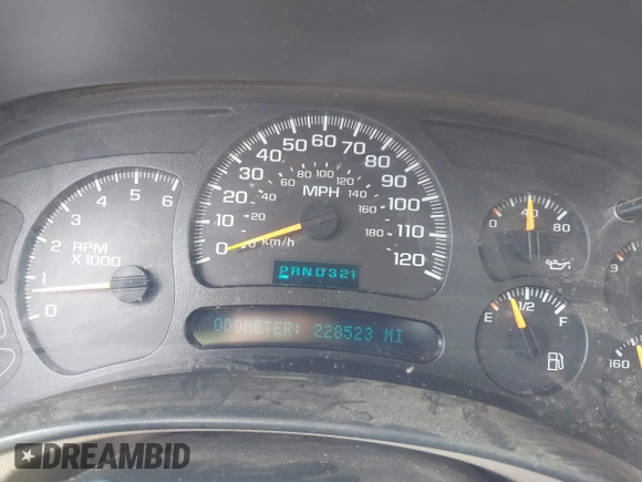 2004 Chevrolet Suburban LT with VIN 3GNEC16T04G341718, listed as a IAAI auction lot 41960398 with 228,523 mi miles. Bid and sale history available at carsss.com. Image 7.