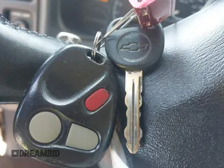 2002 Chevrolet Avalanche z VIN 3GNEK13T02G127607, wystawiony jako IAAI lot #42247519 z przebiegiem 249 223 mil mil oraz . Historia ofert i sprzedaży dostępna na DreamBid. Obrazek 11.