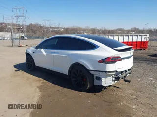 2018 Tesla Model X 75D with VIN 5YJXCAE45JF103828, listed as a IAAI auction lot 41698708 with 118,699 mi miles and . Bid and sale history available at carsss.com. Image 3.