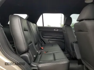 2016 Ford Police Interceptor Utility z VIN 1FM5K8AR0GGC07903, wystawiony jako Copart lot #57298705 z przebiegiem 223 695 mil mil oraz Szkody całkowita. Historia ofert i sprzedaży dostępna na DreamBid. Obrazek 11.