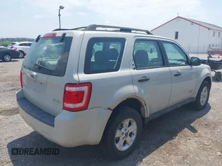 2008 Ford Escape XLS z VIN 1FMCU92Z98KB27360, wystawiony jako IAAI lot #42821934 z przebiegiem 168 647 mil mil oraz . Historia ofert i sprzedaży dostępna na DreamBid. Obrazek 6.
