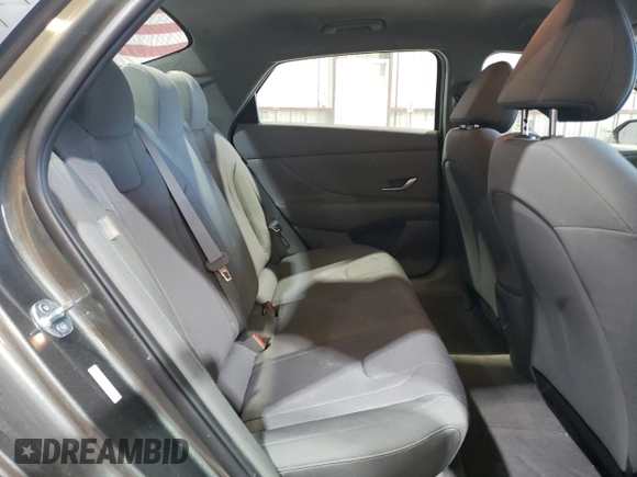 2024 Hyundai Elantra SE z VIN KMHLL4DGXRU851159, wystawiony jako Copart lot #47502985 z przebiegiem 8 489 mil mil oraz Szkoda całkowita • Salvage title. Historia ofert i sprzedaży dostępna na DreamBid. Obrazek 11.