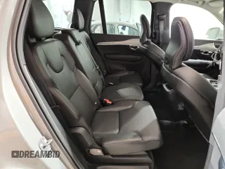 2025 Volvo XC90 Core z VIN YV4M12PJ9S1335325, wystawiony jako Copart lot #59616245 z przebiegiem 13 776 mil mil oraz Czysty tytuł • Clean title. Historia ofert i sprzedaży dostępna na DreamBid. Obrazek 11.