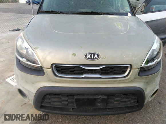 2013 Kia Soul + with VIN KNDJT2A67D7577423, listed as a IAAI auction lot 37425764 with 102,511 mi miles. Bid and sale history available at carsss.com. Image 6.