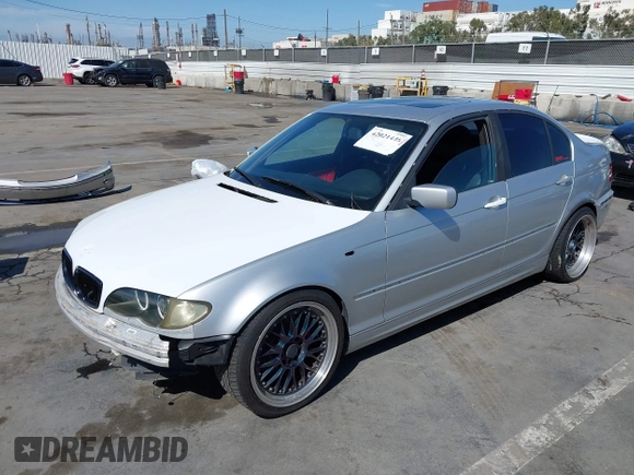 2002 BMW 3 Series 325i with VIN WBAET374X2NH01044, listed as a IAAI auction lot 42021446 with 257,712 mi miles. Bid and sale history available at carsss.com. Image 2.