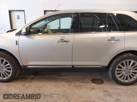 2012 Lincoln MKX z VIN 2LMDJ8JK6CBL06779, wystawiony jako IAAI lot #42211295 z przebiegiem 176 165 mil mil oraz . Historia ofert i sprzedaży dostępna na DreamBid. Obrazek 14.