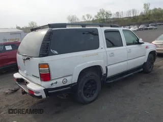 2004 Chevrolet Suburban Z71 with VIN 3GNFK16ZX4G103404, listed as a IAAI auction lot 42100161 with 321,012 mi miles. Bid and sale history available at carsss.com. Image 4.