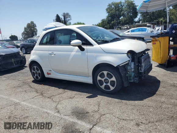 2017 FIAT 500e with VIN 3C3CFFGE6HT565405, listed as a Copart auction lot 61465715 with 39,088 mi miles and Salvage title. Bid and sale history available at DreamBid. Image 4.