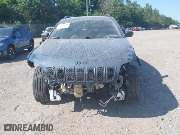 2021 Jeep Cherokee Latitude Lux z VIN 1C4PJMMX8MD205199, wystawiony jako IAAI lot #42556584 z przebiegiem 32 787 mil mil oraz . Historia ofert i sprzedaży dostępna na DreamBid. Obrazek 13.
