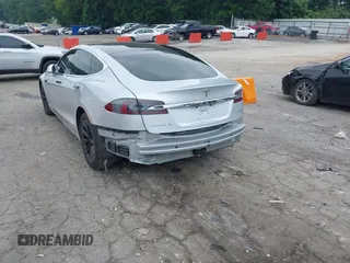 2017 Tesla Model S 100D с VIN 5YJSA1E28HF199687, выставлен на аукционе IAAI как лот 42353657 с пробегом 68 533 миль миль и . История ставок и продаж доступна на DreamBid. Изображение 3.