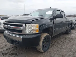 2007 Chevrolet Silverado 1500 LT w/1LT with VIN 1GCEK19J57Z513641, listed as a IAAI auction lot 41121044 with 225,809 mi miles. Bid and sale history available at carsss.com. Image 2.