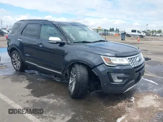 2017 Ford Explorer Platinum z VIN 1FM5K8HT1HGC62346, wystawiony jako IAAI lot #42238041 z przebiegiem 91 926 mil mil oraz . Historia ofert i sprzedaży dostępna na DreamBid. Obrazek 1.