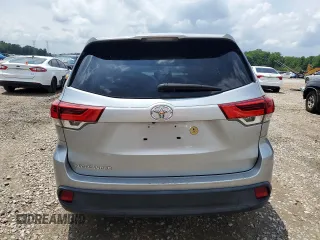 2019 Toyota Highlander LE z VIN 5TDZARFH3KS055936, wystawiony jako Copart lot #57487755 z przebiegiem 123 369 mil mil oraz Czysty tytuł • Clean title. Historia ofert i sprzedaży dostępna na DreamBid. Obrazek 6.