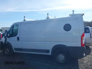 2014 Ram ProMaster Cargo z VIN 3C6TRVAG2EE101011, wystawiony jako IAAI lot #42068141 z przebiegiem Nie podano mil oraz . Historia ofert i sprzedaży dostępna na DreamBid. Obrazek 13.