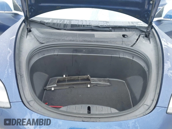 2018 Tesla Model 3 Long Range Battery z VIN 5YJ3E1EBXJF088444, wystawiony jako IAAI lot #42072860 z przebiegiem 46 063 mil mil oraz . Historia ofert i sprzedaży dostępna na DreamBid. Obrazek 10.