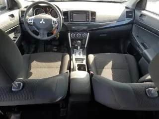 2017 Mitsubishi Lancer ES z VIN JA32U2FUXHU606430, wystawiony jako Copart lot #53269735 z przebiegiem 83 549 mil mil oraz Szkoda całkowita • Salvage title. Historia ofert i sprzedaży dostępna na DreamBid. Obrazek 8.
