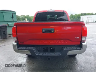 2020 Toyota Tacoma SR5 z VIN 3TMAZ5CN7LM128932, wystawiony jako IAAI lot #42220739 z przebiegiem 22 197 mil mil oraz . Historia ofert i sprzedaży dostępna na DreamBid. Obrazek 17.