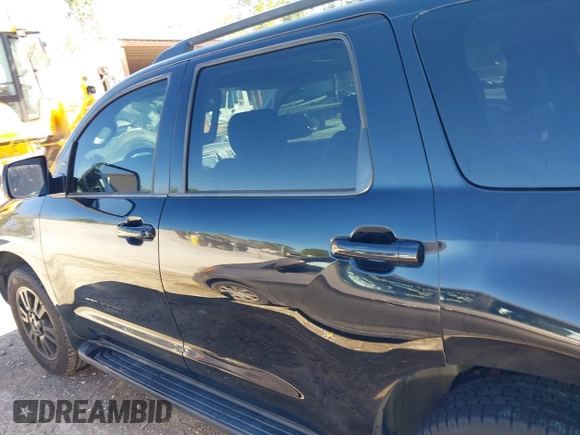 2018 Toyota Sequoia SR5 with VIN 5TDZY5G10JS070477, listed as a IAAI auction lot 41580635 with 70,764 mi miles. Bid and sale history available at carsss.com. Image 15.
