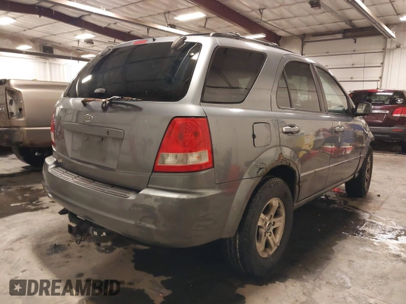 2004 Kia Sorento LX with VIN KNDJC733545251146, listed as a IAAI auction lot 41588725 with 139,571 mi miles. Bid and sale history available at carsss.com. Image 4.