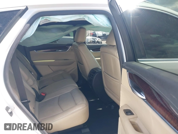 2017 Cadillac XT5 Premium Luxury FWD z VIN 1GYKNCRS5HZ230621, wystawiony jako IAAI lot #42123597 z przebiegiem 88 268 mil mil oraz . Historia ofert i sprzedaży dostępna na DreamBid. Obrazek 8.