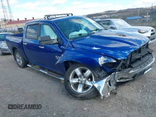 2015 Ram 1500 Big Horn z VIN 1C6RR7LT0FS595755, wystawiony jako IAAI lot #41990415 z przebiegiem 175 888 mil mil oraz . Historia ofert i sprzedaży dostępna na DreamBid. Obrazek 1.