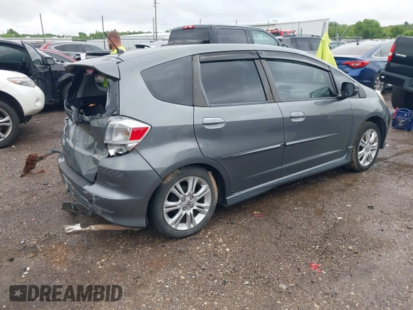 2011 Honda Fit Sport z VIN JHMGE8H51BC003715, wystawiony jako IAAI lot #42108476 z przebiegiem 174 228 mil mil oraz . Historia ofert i sprzedaży dostępna na DreamBid. Obrazek 4.
