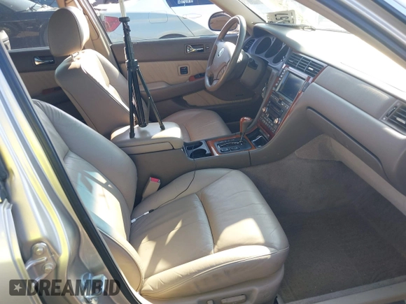 2004 Acura RL w/Navigation System with VIN JH4KA96674C007830, listed as a IAAI auction lot 41146234 with 80,611 mi miles. Bid and sale history available at carsss.com. Image 5.