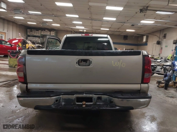2000 Chevrolet Silverado 1500 with VIN 1GCEC14V9YE408018, listed as a IAAI auction lot 41339820 with 261,720 mi miles. Bid and sale history available at carsss.com. Image 17.
