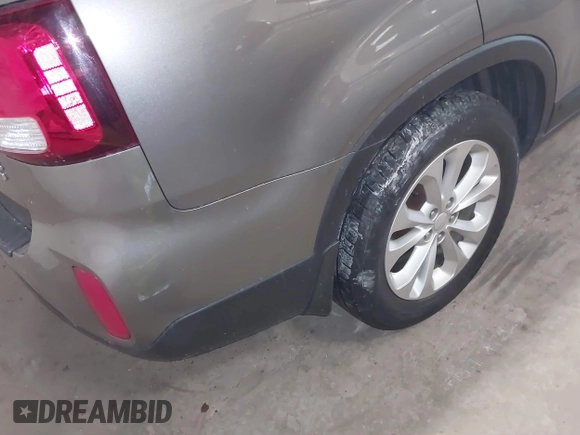2014 Kia Sorento EX with VIN 5XYKU4A71EG435384, listed as a IAAI auction lot 41607160 with 143,622 mi miles and . Bid and sale history available at DreamBid. Image 6.