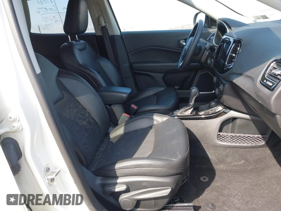 2018 Jeep Compass Latitude with VIN 3C4NJDBB2JT457535, listed as a IAAI auction lot 41797591 with 34,026 mi miles. Bid and sale history available at carsss.com. Image 5.