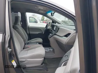 2017 Toyota Sienna LE Auto Access Seat with VIN 5TDKZ3DC6HS881378, listed as a IAAI auction lot 41932471 with 64,626 mi miles. Bid and sale history available at carsss.com. Image 5.