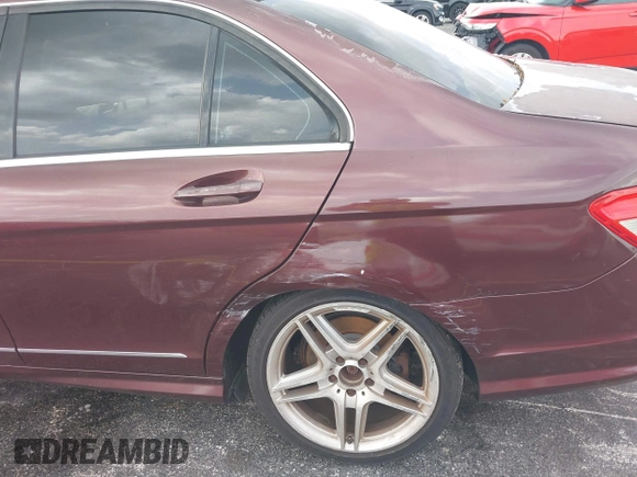 2008 Mercedes-Benz C 300 Sport z VIN WDDGF54X88F064819, wystawiony jako IAAI lot #39808674 z przebiegiem Nie podano mil oraz . Historia ofert i sprzedaży dostępna na DreamBid. Obrazek 6.