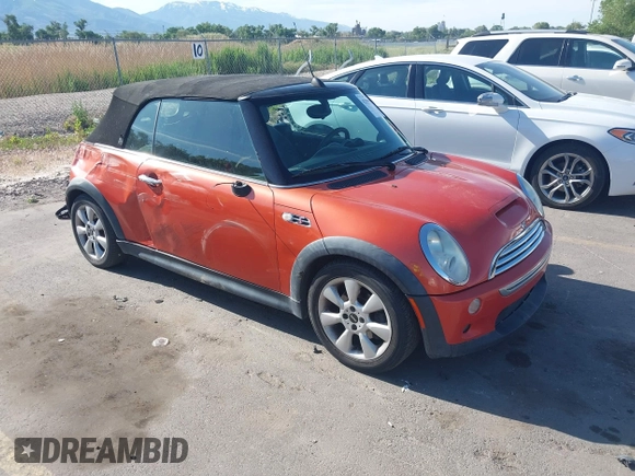 2005 MINI Convertible S z VIN WMWRH33525TF83816, wystawiony jako IAAI lot #42359592 z przebiegiem 137 013 mil mil oraz . Historia ofert i sprzedaży dostępna na DreamBid. Obrazek 1.