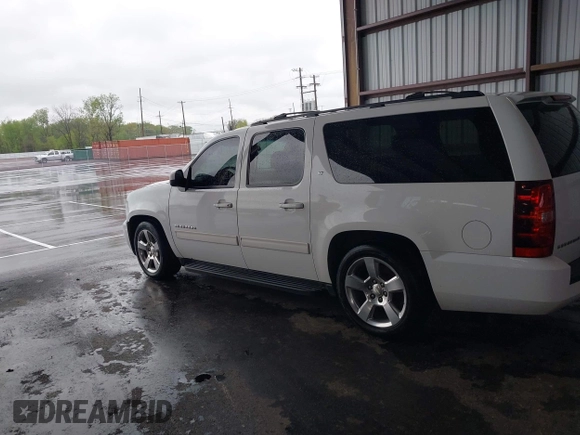 2014 Chevrolet Suburban LT with VIN 1GNSCJE05ER153658, listed as a IAAI auction lot 41867781 with 252,098 mi miles. Bid and sale history available at carsss.com. Image 14.