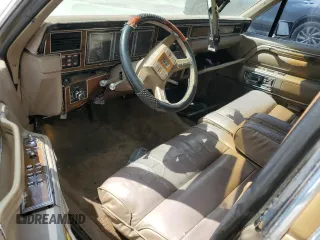 1989 Lincoln Town Car z VIN 1LNBM81F8KY816906, wystawiony jako Copart lot #51316715 z przebiegiem 361 830 mil mil oraz Szkoda całkowita • Salvage title. Historia ofert i sprzedaży dostępna na DreamBid. Obrazek 8.