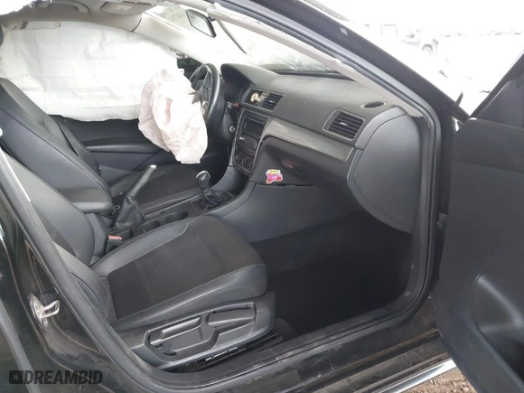 2015 Volkswagen Passat 1.8T S with VIN 1VWAT7A31FC066199, listed as a IAAI auction lot 41684714 with 1 mi miles. Bid and sale history available at carsss.com. Image 5.