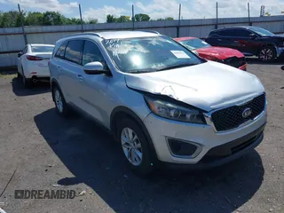 2017 Kia Sorento LX with VIN 5XYPG4A37HG243532, listed as a IAAI auction lot 42088741 with 171,350 mi miles. Bid and sale history available at carsss.com. Image 1.