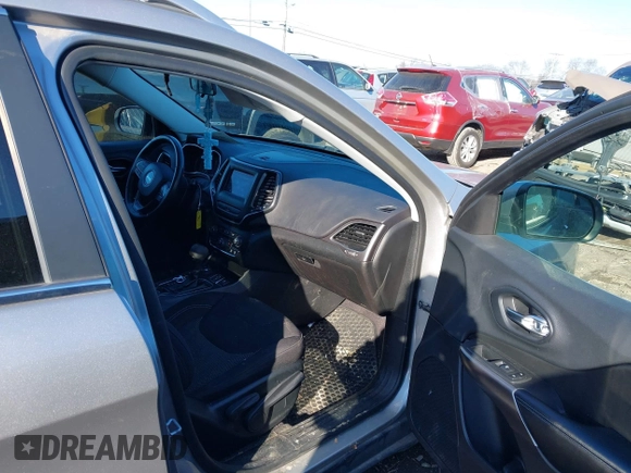 2019 Jeep Cherokee Latitude with VIN 1C4PJMCB8KD167282, listed as a IAAI auction lot 41154149 with 142,664 mi miles. Bid and sale history available at carsss.com. Image 5.