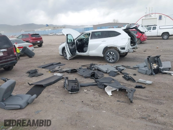 2022 Toyota Highlander XLE with VIN 5TDGZRBHXNS234405, listed as a IAAI auction lot 42045237 with 49,875 mi miles and . Bid and sale history available at DreamBid. Image 12.
