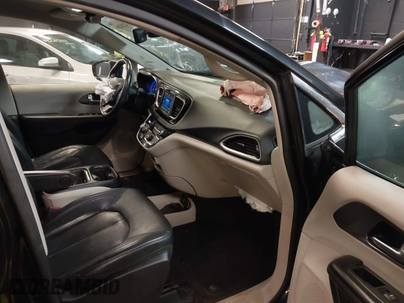 2020 Chrysler Pacifica Touring L with VIN 2C4RC1BG2LR280156, listed as a IAAI auction lot 42182406 with 105,038 mi miles and . Bid and sale history available at DreamBid. Image 5.