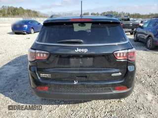 2018 Jeep Compass Latitude with VIN 3C4NJCBB3JT227643, listed as a Copart auction lot 44915625 with 135,797 mi miles and Salvage Title. Bid and sale history available at DreamBid. Image 6.